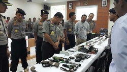 Bom Lontong Hingga Senjata Api Disita Densus dari Kelompok Daeng Koro