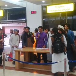 Kemlu Biayai WNI dari Yaman hingga ke Kampung Halaman