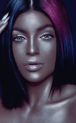 Foto: Ketika Kylie Jenner Berkulit Gelap dan Nyaris Tak Dikenali