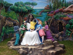 Patung-patung Artistik di Gereja India Medan