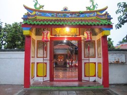 Berteduh di Vihara Tua Nan Antik di Cirebon
