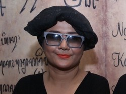 Bulan di Atas Kuburan Masih Angkat Isu yang Sama dengan Film Versi Lama