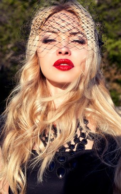 Tak Hanya Sebagai Riasan Akhir, Ini 6 Manfaat Lipstik untuk Wanita