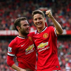 Spanyol-Spanyol Mungil Pengangkat Setan Merah