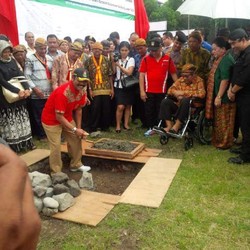 Pasar Darurat Klewer Mulai Dibangun di Alun-alun Utara Solo