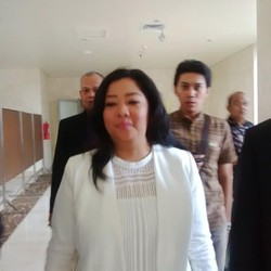 Dikawal Rekan Sefraksi, Anggota DPRD DKI Rina Aditya Hadiri Paripurna