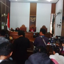 Sutan Bhatoegana Minta Ganti Rugi Rp 10 M dan Rp 300 M, Hakim: Itu dari Mana?