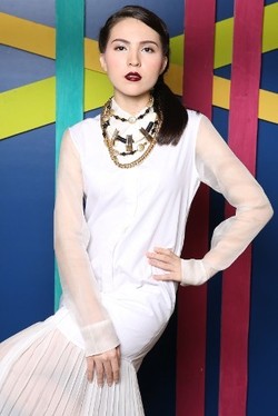 Jadi Desainer Fashion, Olivia Jensen Jadi Sering Insomnia