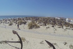 Unik! Pantai di Portugal Ini Penuh Ratusan Jangkar Kuno