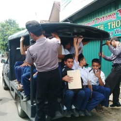 Konflik Yayasan, Siswa MTs ini Dievakuasi Polisi ke Balai Desa agar Bisa UN