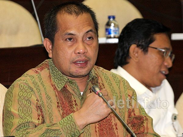 Komisi II Rapat Kerja dengan Menteri Marwan