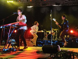 Panic! At The Disco Ditinggal Sang Drumer