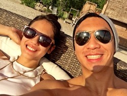 Dikabarkan Akan Menikah, Pevita dan Anak Bos Blue Bird Mesra di Lombok