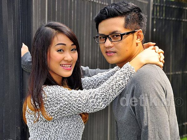 Kemesraan Felly 'Cherrybelle' dan Pacar