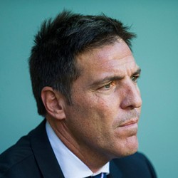 Pelatih Celta Vigo Kritik Pemainnya yang Lempar Rumput ke Busquets