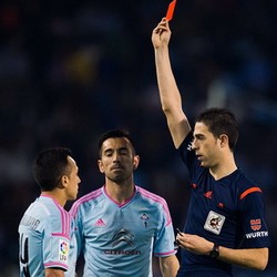 Pemain Celta Dikartu Merah Gara-gara Lempar Rumput ke Busquets