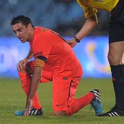 Sebelum Busquets Dilempar Rumput, Xavi Juga Sempat Diolok Terkait Rumput