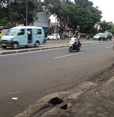 Hendak Rampas Mobil di Jatinegara, Pria Berkulit Hitam Dihajar Hingga Babak Belur