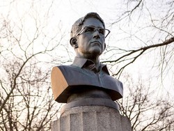 Dianggap Ilegal, Patung Edward Snowden Dihilangkan