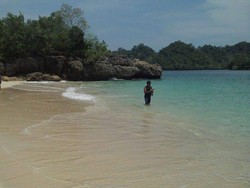 Indahnya Pantai Pathuk Sendang Biru, Malang