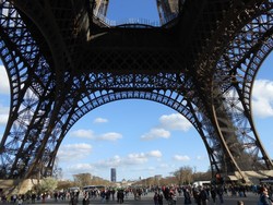 Terpikat Pesona Menara Eiffel