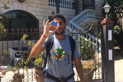 Pria Muda Ini Traveling ke 11 Negara Untuk Selesaikan 1 Rubik