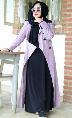 Foto: Gaya Busana Serba Hitam Sesuai Ciri Khas Desainer Errin Ugaru