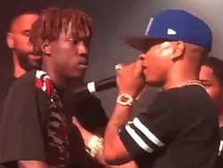 Layaknya Aksi Gulat, Rapper Ini Dilempar dari Panggung oleh Fans Sendiri