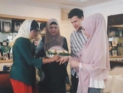 Banyak Urusan di Jakarta, Stuart Tak Ikut Risty Liburan ke Singapura