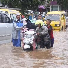 Hujan Sejak Pagi, Jalur Pantura Probolinggo Diterjang Banjir