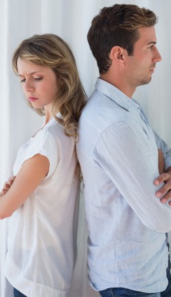 Trik Menghadapi Kekasih Cuek Agar Lebih Perhatian dan Romantis