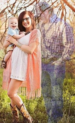 Sudah Meninggal, Pria Ini Ditampilkan Sebagai Hantu di Foto Keluarga