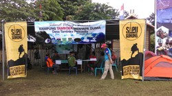 Sambut Ribuan Pendaki, Warga Lereng Gunung Tambora Lebarkan Jalur Pendakian