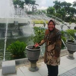 Risma Bakal Menunggang Banteng atau Terbang Bersama Garuda?