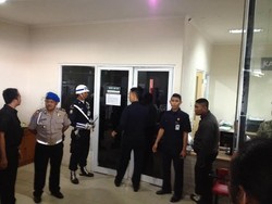 Dimasukkan ke Ambulans, Korban Ledakan di Tanah Abang Akan Dibawa ke RS Polri