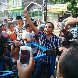 Warga Bakar Ban dan Blokir Jalan di Duren Sawit, Arus Lalu Lintas Dialihkan