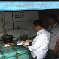 Begini Cara Warga Sumba Manfaatkan Kotoran Hewan Jadi Gas Untuk Masak