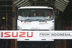 Isuzu Belum Tergugah Rakit Mobil Penumpang di RI