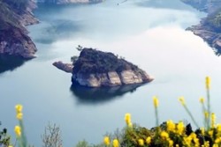 Pulau Ajaib di Tiongkok, Hanya Terlihat di Musim Semi