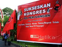 Ratusan Spanduk PDIP Merahkan Bali