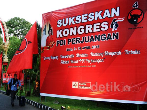 Ratusan Spanduk PDIP Merahkan Bali