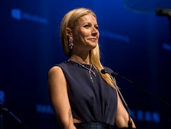 Gwyneth Paltrow Beli Klub Stripper, Untuk Apa?