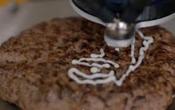 Klik! Mari Berfoto Selfie dengan Mayonnaise!