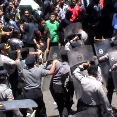 Evaluasi Pemerintahan Jokowi, Mahasiswa Jember Bentrok dengan Polisi