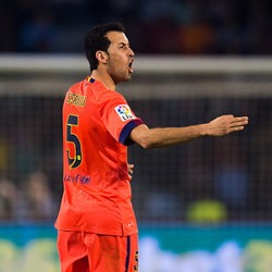Enrique Bantah Perintahkan Busquets Sengaja Dapat Kartu Kuning