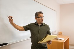 Perlunya Pengembangan Kurikulum Pendidikan Halal dalam Industri Halal