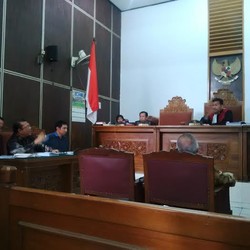 Hujan Interupsi Saat Ahli KPK Beri Pendapat, Hakim Beri Teguran