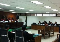 Duit Suap Akil Mochtar Diminta Bonaran Situmeang dari Kliennya