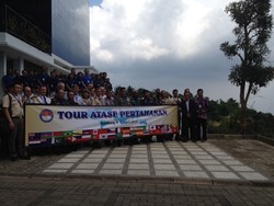 Atase Pertahanan Asing Kagum Simulator Pesawat Buatan Indonesia