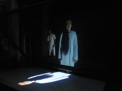 Para Penari Hantu Menari dengan Sambungan Video Call Skype